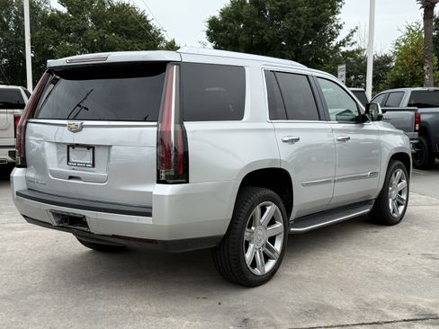 Used 2016 Cadillac Escalade Luxury RWD image 5
