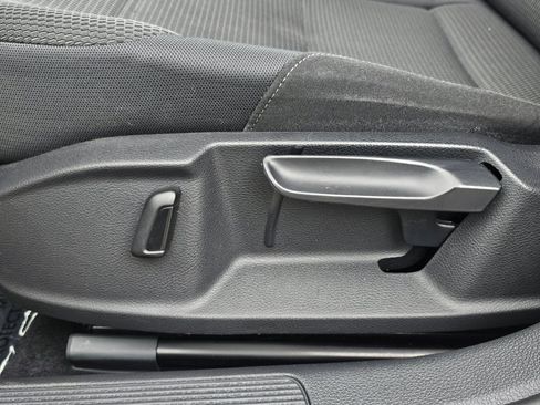 Used 2017 Volkswagen Golf S image 29