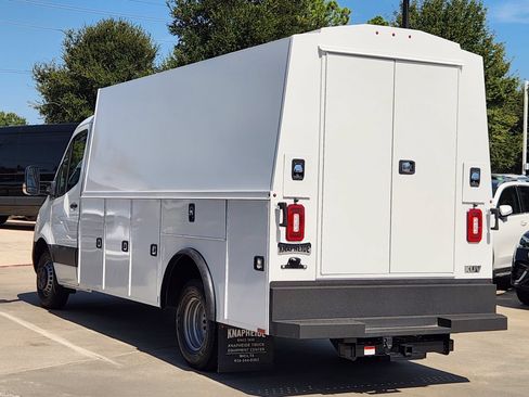 Used 2025 Mercedes-Benz Sprinter 4500 image 6