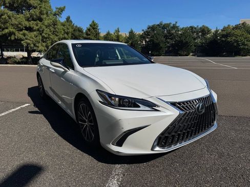 Used 2025 Lexus ES 350 w/ Premium Package FWD image 6