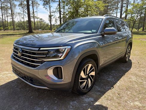 Used 2024 Volkswagen Atlas SE AWD/4WD image 1