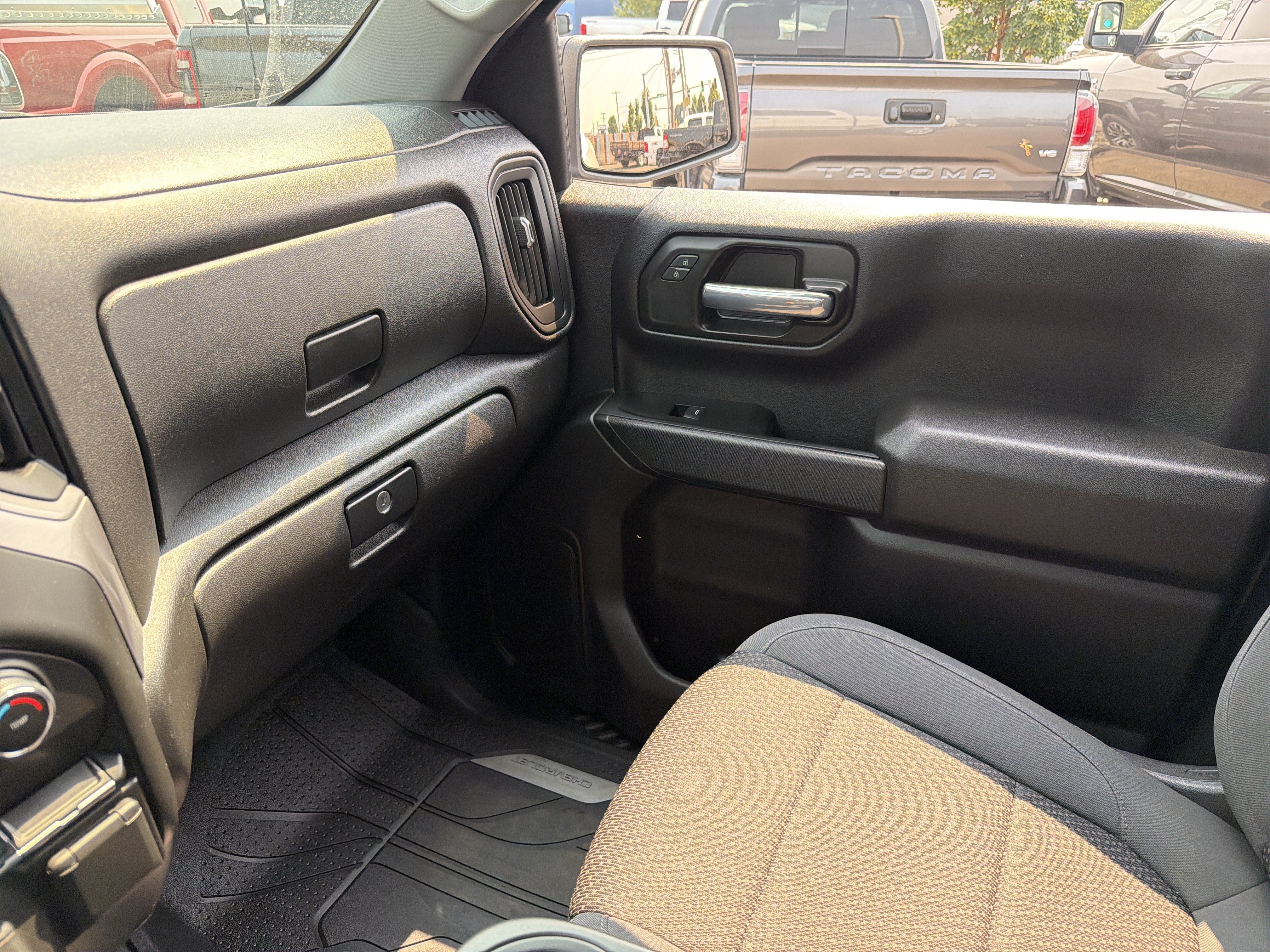 Used 2021 Chevrolet Silverado 1500 Custom AWD/4WD image 23