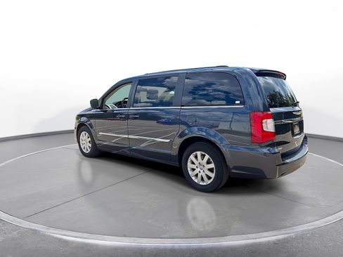 Used 2014 Chrysler Town & Country Touring FWD image 6