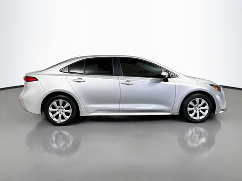 Used 2021 Toyota Corolla LE FWD image 3