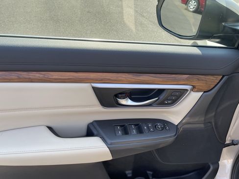 Used 2018 Honda CR-V Touring image 18
