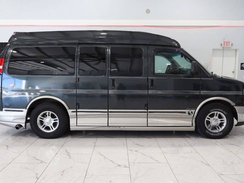 Used 2004 GMC Savana 1500 w/ Preferred Equipment Group RWD image 2