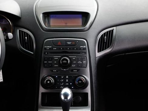 Used 2011 Hyundai Genesis 2.0T image 38