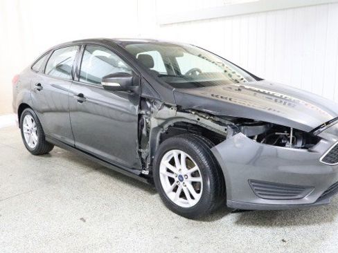 Used 2017 Ford Focus SE image 5