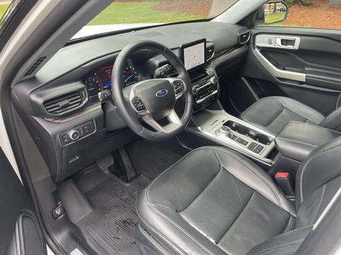 Used 2021 Ford Explorer Limited w/ Hybrid Equipment Group 310A RWD image 11