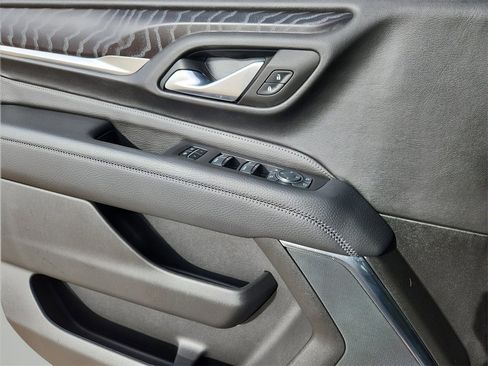 Used 2024 GMC Yukon XL Denali w/ Denali Reserve Package image 7