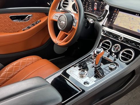 Used 2021 Bentley Continental GT image 2
