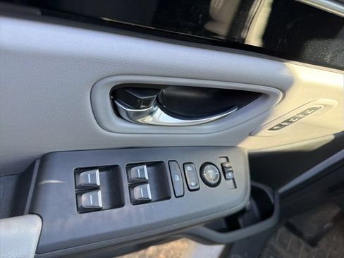 Used 2023 Honda Pilot Touring image 8