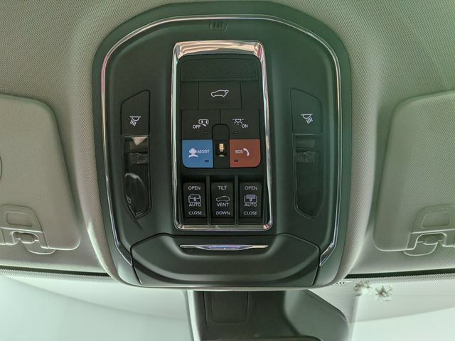 Used 2024 Jeep Grand Cherokee Limited AWD/4WD image 9