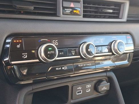 Used 2025 Honda Pilot EX-L image 16