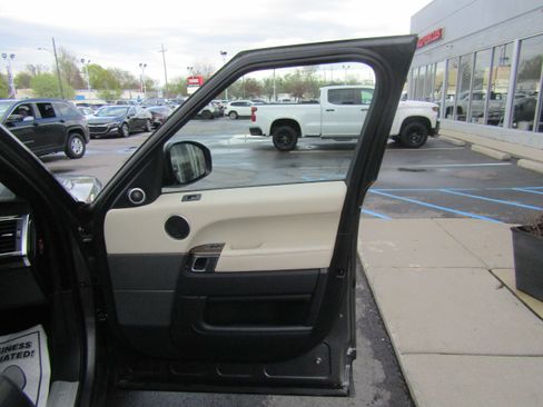 Used 2016 Land Rover Range Rover Sport HSE image 28