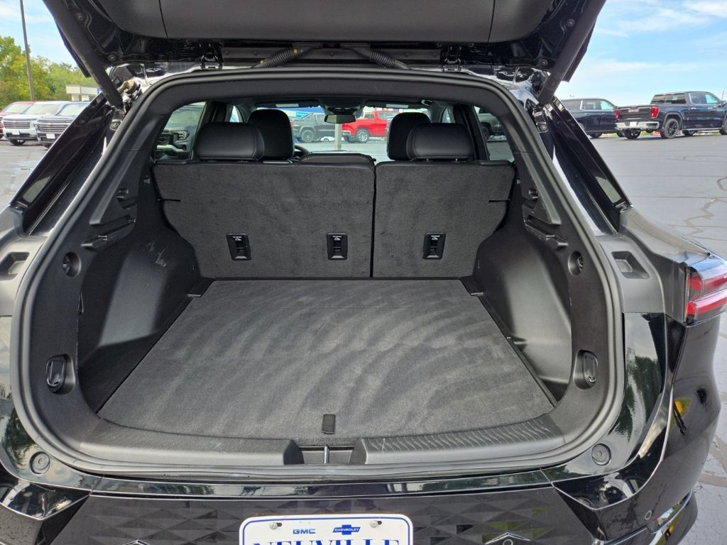 Certified 2025 Chevrolet Equinox EV RS FWD image 9