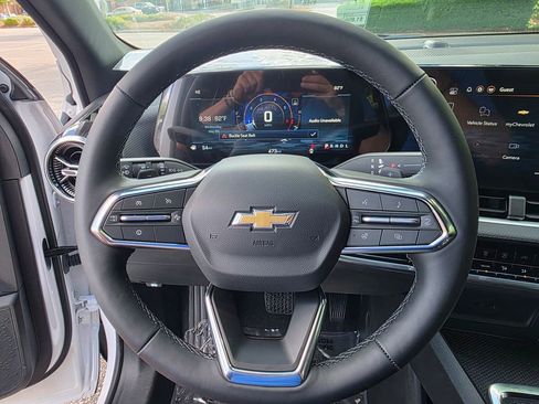 New 2026 Chevrolet Equinox LT w/ Safety and Technology Package FWD image 19