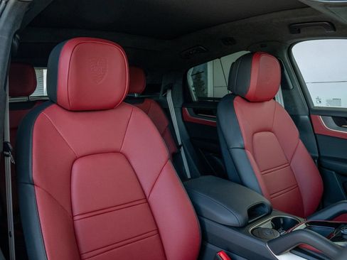 New 2026 Porsche Cayenne Coupe AWD/4WD image 25