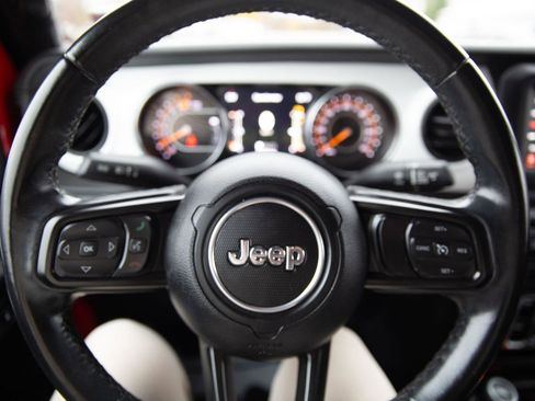 Used 2021 Jeep Wrangler Unlimited Islander image 11