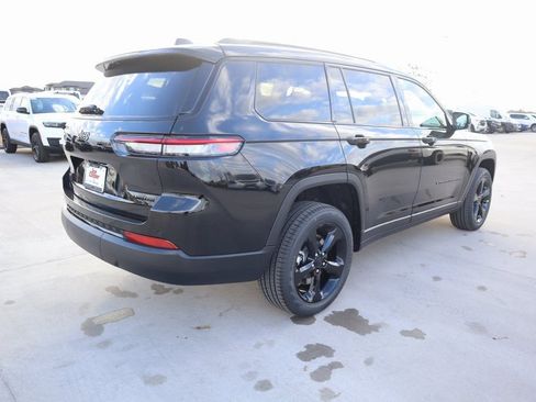 New 2025 Jeep Grand Cherokee L Limited w/ Black Appearance Package AWD/4WD image 23
