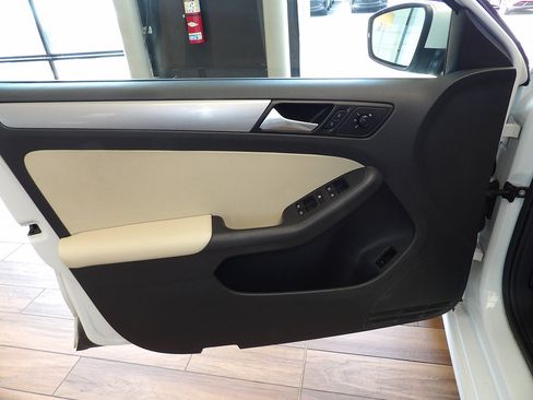Used 2017 Volkswagen Jetta SE FWD image 24