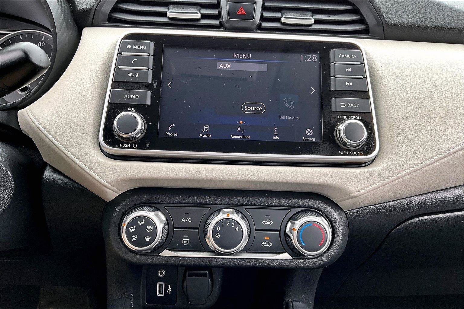 Used 2021 Nissan Versa SV FWD image 15