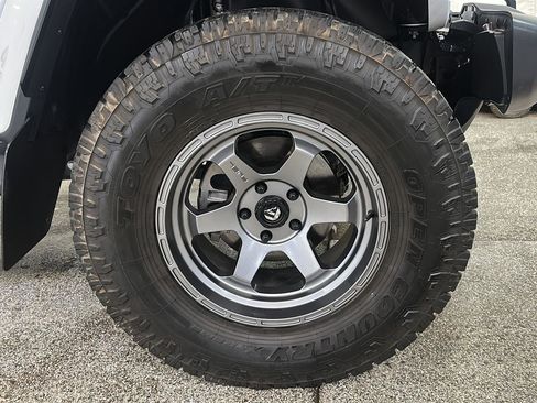 Used 2021 Jeep Gladiator Overland AWD/4WD image 9