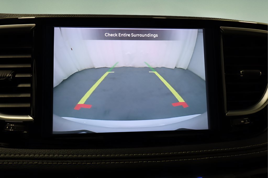 Certified 2025 Chrysler Pacifica Limited FWD image 21