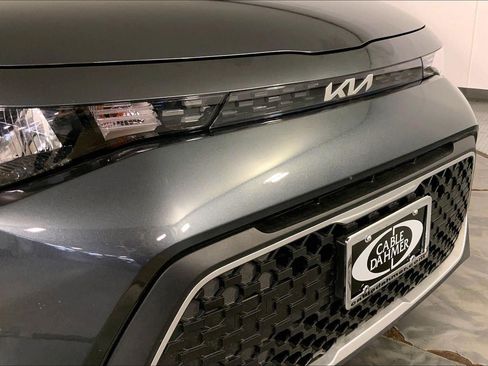 Certified 2025 Kia Soul LX w/ LX Technology Package image 28