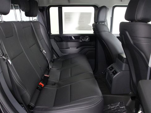 New 2025 INEOS Grenadier Fieldmaster Edition image 13