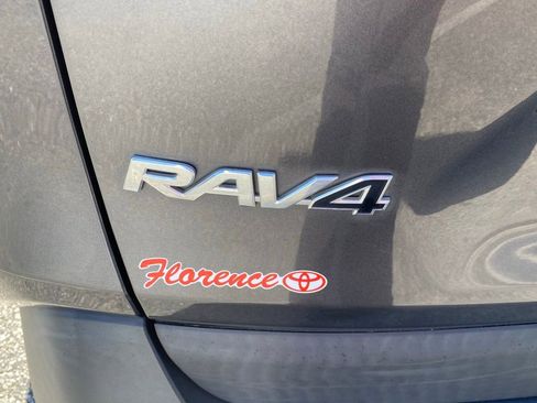 Used 2021 Toyota RAV4 XLE w/ Convenience Package AWD/4WD image 14