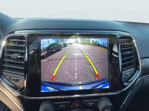 Used 2019 Jeep Grand Cherokee Limited w/ Luxury Group II image 12