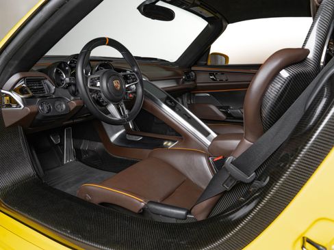 Used 2015 Porsche 918 Spyder AWD/4WD image 64