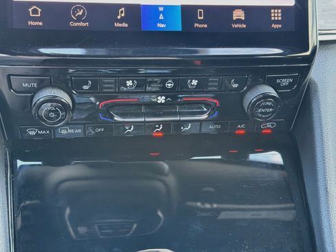 Used 2022 Jeep Grand Cherokee Trailhawk AWD/4WD image 35