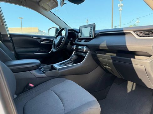 Used 2020 Toyota RAV4 XLE FWD image 29