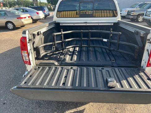 Used 2014 Nissan Frontier SV w/ SV Value Truck Package RWD image 6