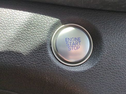 Used 2019 Hyundai Santa Fe SEL FWD image 27