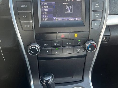 Used 2017 Toyota Camry SE image 7