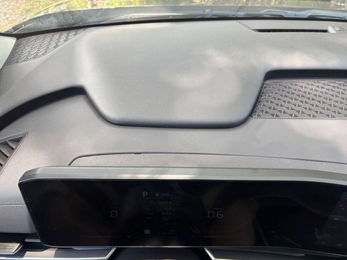 Used 2026 Kia Carnival FWD image 37