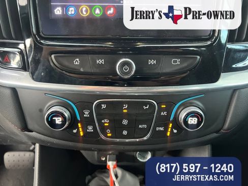 Used 2022 Chevrolet Traverse RS FWD image 11