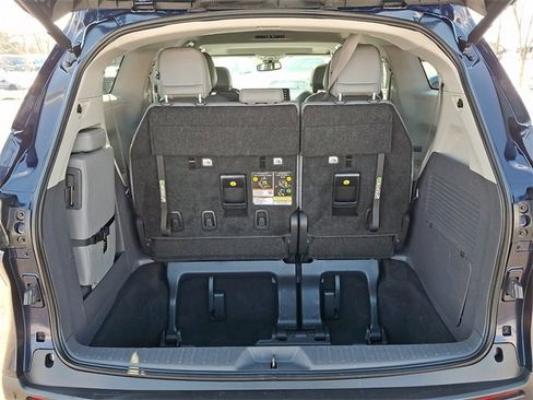 Certified 2024 Toyota Sienna XLE image 31