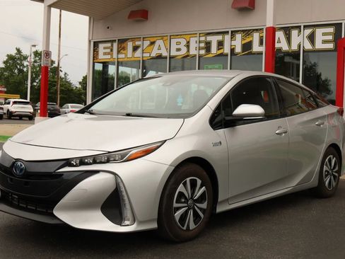 Used 2018 Toyota Prius Prime Premium FWD image 1