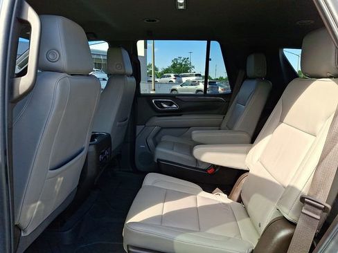 Used 2022 Chevrolet Tahoe LT w/ Luxury Package RWD image 10
