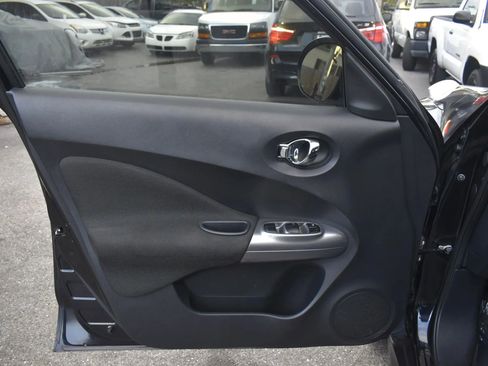 Used 2011 Nissan Juke S image 28