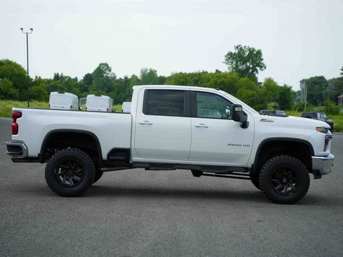 Used 2022 Chevrolet Silverado 2500 LT w/ Convenience Package AWD/4WD image 4