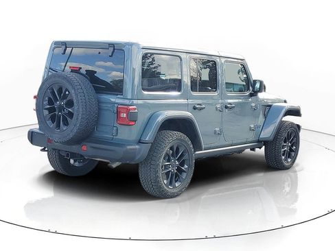 Used 2025 Jeep Wrangler Unlimited Sahara AWD/4WD image 4