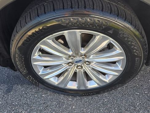 Used 2023 Ford Explorer Limited w/ Limited Technology Package RWD image 18