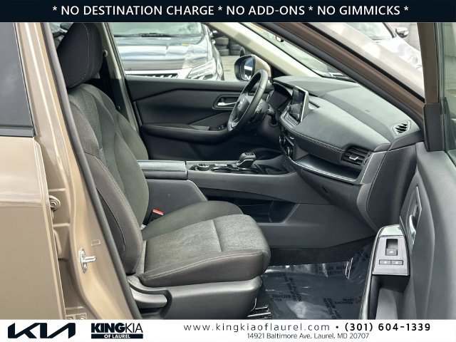 Used 2025 Nissan Rogue SV AWD/4WD image 16