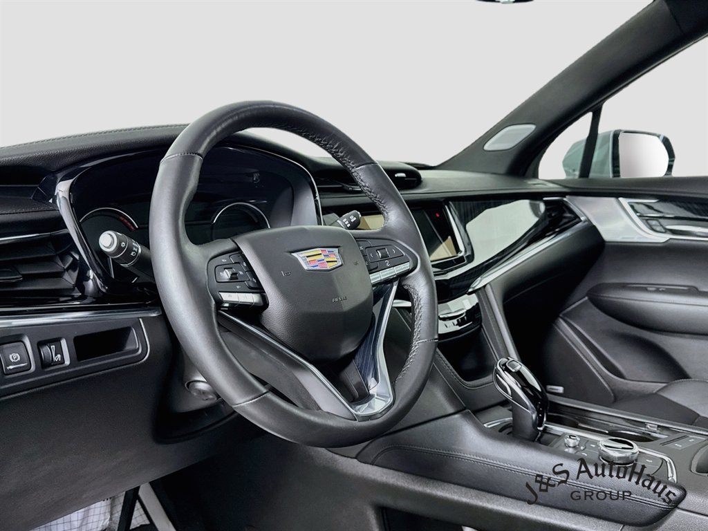 Used 2025 Cadillac XT6 Premium Luxury AWD/4WD image 9
