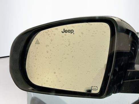 Used 2025 Jeep Compass Limited image 16